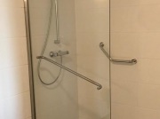 Douchewand met extra houvast