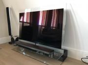 TV-meubel met picture-on-wall tv-scherm.
